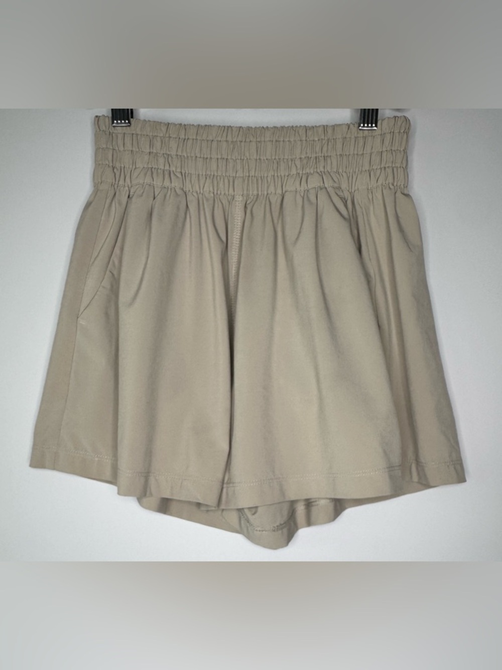 Vuori Women’s Villa Shorts - Picture 3 of 15